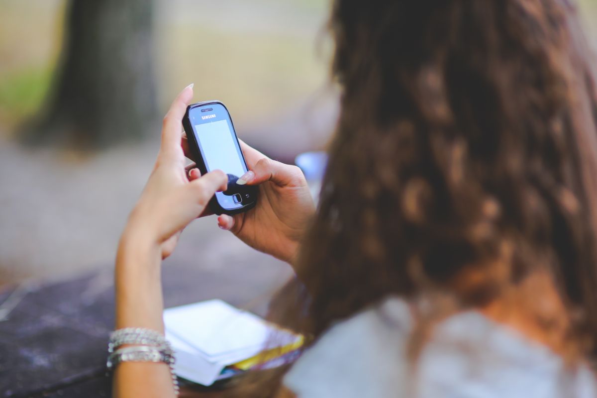 Como rastrear o celular do marido? Entenda se isso é mesmo possível